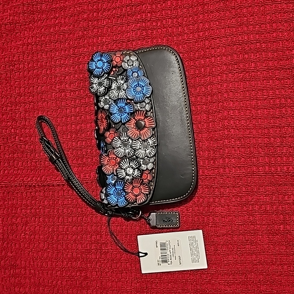 NWT:Coach Tea Rose App Clutch